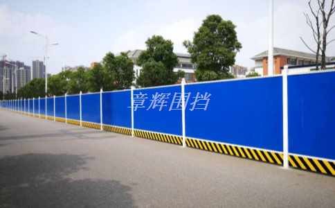 简易围挡的耐久性和寿命如何评估和维护？
